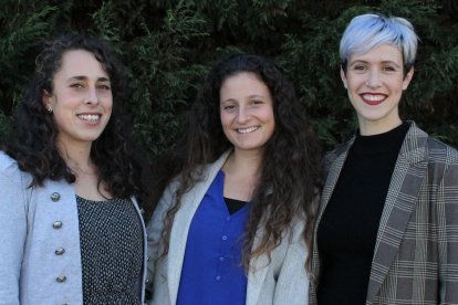 Lorena, Ibone Valerdi y Arantxa Arroyo han recibido con «mucha ilusión» este reconocimiento. FOTO: MAGEA