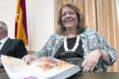 Elvira Rodriguez, presidenta de la CNMV, en la Comisión de Economía del Congreso.-EFE / KIKO HUESCA