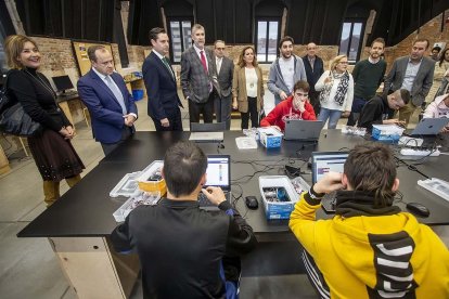 Varios concejales de la Corporación municipal, el alcalde De la Rosa y el rector Perez Mateos visitaron las instalaciones de la Estación.-SANTI OTERO