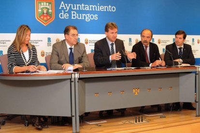 Blasco, Benavente, Lacalle, Vicente y Sicilia, ayer, en la presentación de los actos de promoción de la industria.-ISRAEL L. MURILLO