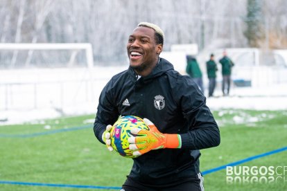 Loic Badiashile en el entrenamiento. BCF / MIGUEL ESCRIBANO