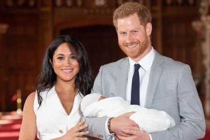 El príncipe Enrique y Meghan Markle, el día de la presentación oficial de su hijo Archy, el pasado 8 de mayo en Windsor.-AFP / DOMINIC LIPINSKI