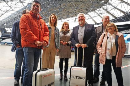 Marañón, Nacarino, Pérez Pardo yDelgado, en la estación de autobuses.-ECB