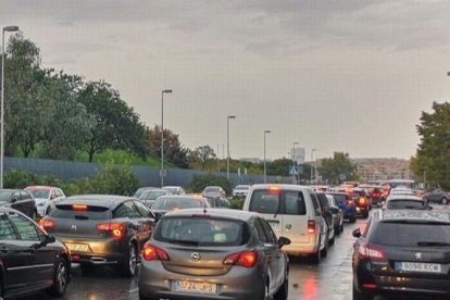 Imagen del colapso en los accesos a Barajas.-TWITTER