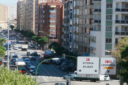 La calle Vitoria a su paso por Gamonal. RAÚL G. OCHOA