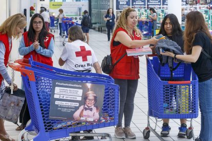 Fundación Solidaridad Carrefour y Cruz Roja promueven la ‘Vuelta al Cole Solidaria 2022’ a favor de la infancia en situación de vulnerabilidad social en Burgos. SANTI OTERO