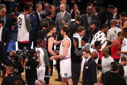 Marc y Pau Gasol, después del partido del All Star en el Madison Square Garden.-Foto: Brad Penner / USA Today Sports