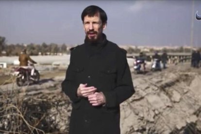 John Cantlie, en uno de los vídeos propagandísticos del Estado Islámico.-AP