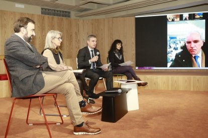 Julián Alonso, María Jesús Martínez, Rafael Barbero, Rosa Escolar y Enrique de Villamor presentan la plataforma Burgos con Ucrania. TOMÁS ALONSO