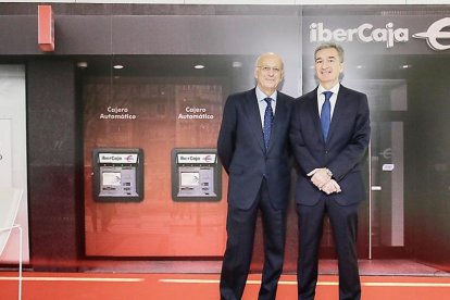 El presidente de Ibercaja, José Luis Aguirre Loaso, y el consejero delegado, Víctor Iglesias Ruiz.