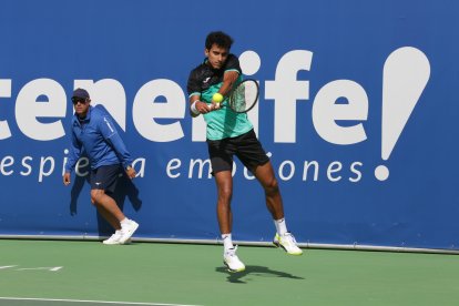 Nicolás Álvarez en la pista de Tenerife. TENERIFETENNIS