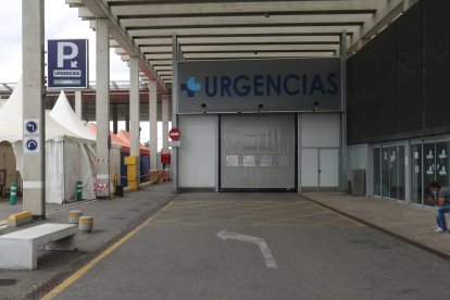 Acceso de Urgencias del HUBU. RAÚL G. OCHOA