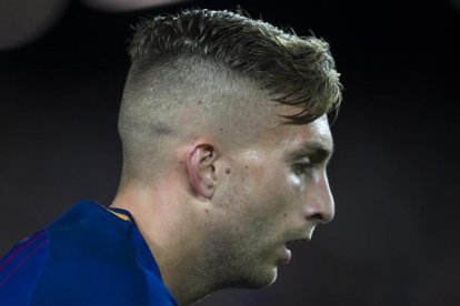 Deulofeu se prepara para lanzar un córner en el Barça-Eibar en el Camp Nou.-JORDI COTRINA