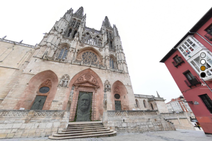 Recreación de las nuevas puertas de la Catedral diseñadas por Antonio López. ECB