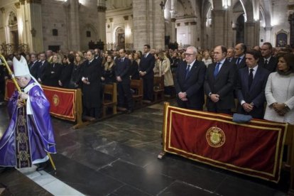 Imagen de la catedral de Valencia al inicio del funeral de Rita Barberá, con el expresidente José María Aznar en primera fila.-MIGUEL LORENZO