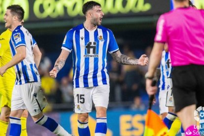 Diego Rico celebra un gol con la Real Sociedad. LALIGA