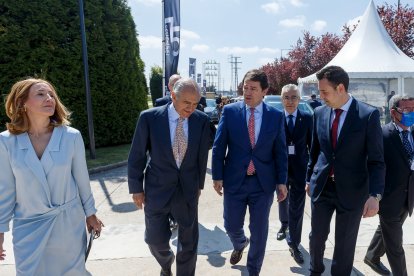 Carmen Pinto, José Ignacio Nicolás Correa, Alfonso Fernández Mañueco y Daniel de la Rosa se dirigen a la carpa de la celebración. SANTI OTERO