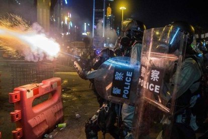 Protestas en Hong Kong en el distrito de Causeway Bay este domingo.-AFP / ISAAC LAWRENCE