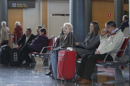 El aeropuerto de Villafría recibió muchos más pasajeros el año pasado que en 2018.-RAÚL G. OCHOA