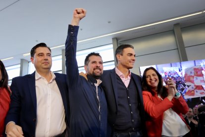 En el centro, Luis Tudanca y Pedro Sánchez, en la presentación de la candidatura de Tudanca a la Presidencia de la Junta en 2019.