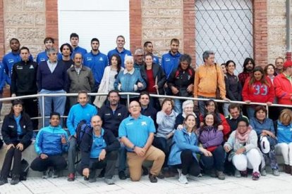 Foto de familia del acto finalizado en Rabé de las Calzadas.-CB MIRAFLORES