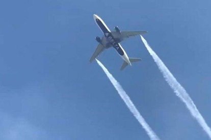 Avión en situación de emergencia en los EEUU.-TWITTER