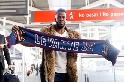 El jugador saudí  Fahad Al-Muwallad, nuevo futbolista del Levante.-KAI FOERSTERLING (EFE)