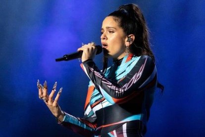 Rosalía, durante una actuación en Houston, Texas, el pasado sábado.-AFP / SUZANNE CORDEIRO