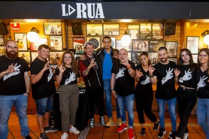 Foto de familia del equipo de La Rúa. SANTI OTERO