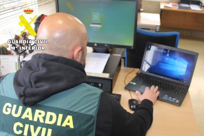 La Guardia Civil detiene a diez personas por 'sextorsión'. GUARDIA CIVIL