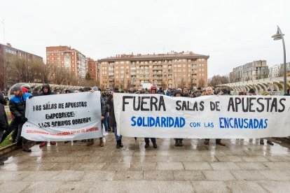 Concentración de apoyo a los cinco encausados por las protestas frente a un casino en Gamonal. SANTI OTERO