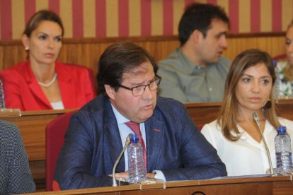 Salvador de Foronda, en una intervención durante un Pleno del Ayuntamiento de Burgos.-ISRAEL L. MURILLO