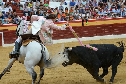 La portuguesa Ana Rita tuvo una brillante presentación en la plaza de toros de Roa.-A. CALVO