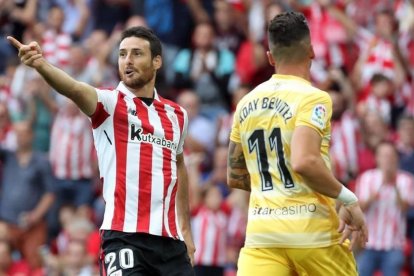 Aritz Aduriz celebra su gol al Girona en san Mamés ante Aday-EFE