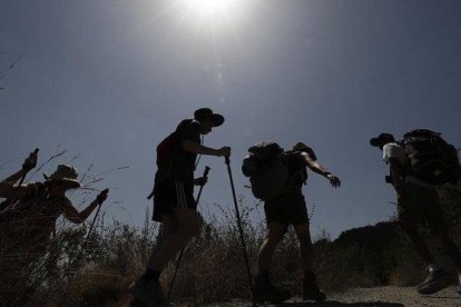 Un grupo de peregrinos, durante una etapa del Camino de Santiago, en una imagen de archivo.