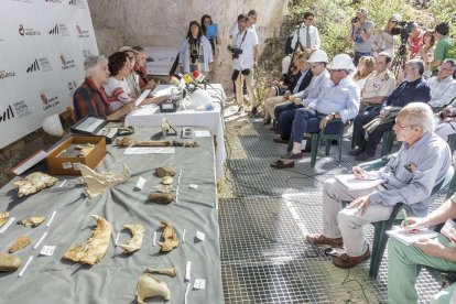 La presentación de los resultados de la campaña de excavaciones tuvo lugar ayer en los yacimientos.-S. OTERO