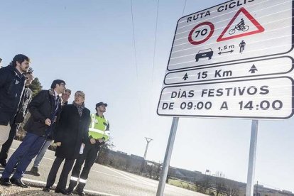 La carretera BU-800 ya era vía ciclista durante los días festivos. SANTI OTERO