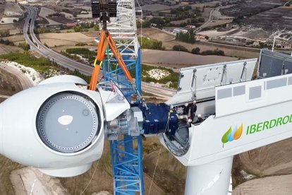 La instalación requiere grúas y unos caminos adaptados a los transportes pesados. ICAL
