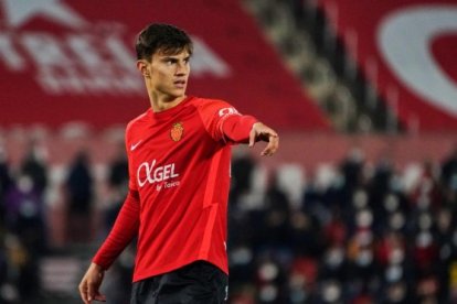 Javier Llabrés con la camiseta del RCD Mallorca. CD MIRANDÉS