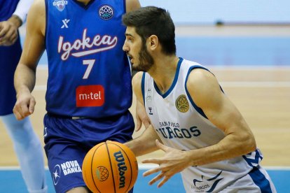 Barrera, en un partido de BCL con la camiseta del San Pablo Burgos. SANTI OTERO