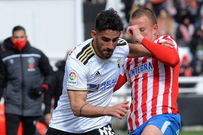 Undabarrena, durante el partido contra el Sporting en El Plantío. SANTI OTERO