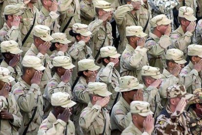 Soldados americanos en Afganistán durante la conmemoración del atentado del 11-S.-DESHA KAYLAN (AFP)