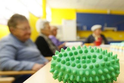 El apoyo familiar y profesional repercute en el bienestar del paciente con alzheimer. R. O.