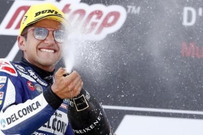 El español Jorge Martin celebra, en Mugello (Italia), su tercer triunfo de la temporada.-AP