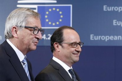 El presidente de la Comisión Europea, Jean-Claude Juncker, y el presidente francés, François Hollande.-EFE / JULIEN WARNAND