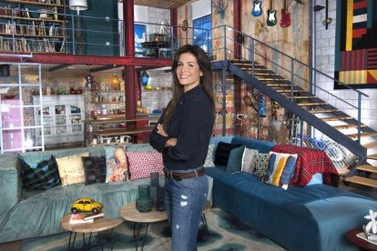 Nuria Roca, en el plató de Singles XD.-MEDIASET