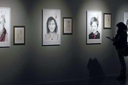 La colección se compone de 35 retratos, 25 pertenecientes a miembros de la Asociación Las Calzas de Villadiego, donde se exhibirán entre el 6 de diciembre y el 6 de enero.-Raúl Ochoa