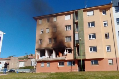 Estado de la fachada del piso tras la explosión.-ECB