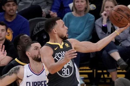 Stephen Curry durante el partido ante Los Ángeles Clippers.-JOHN G MABANGLO
