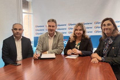 Javier Lacalle y Cristina Ayala junto a Raquel González y Emilio Berzosa